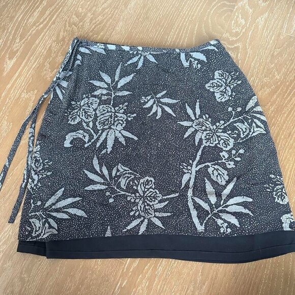 Banana Republic Mini Skirt With - Picture 4 of 4